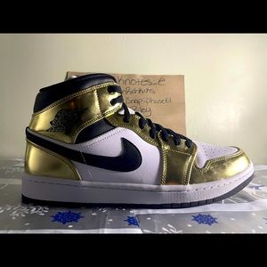Deadstock Air Jordan 1 Mid “MetallicGold”